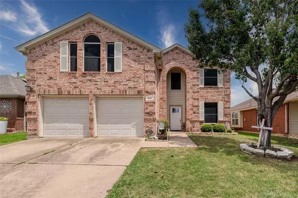 910 Glenbrook Drive, Grand Prairie, TX 75052