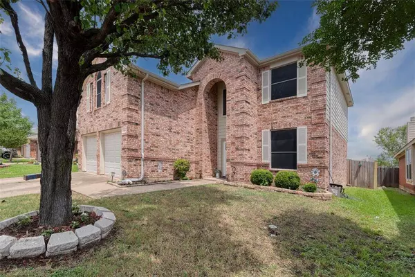 910 Glenbrook Drive, Grand Prairie, TX 75052
