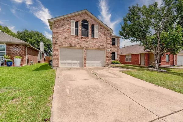 910 Glenbrook Drive, Grand Prairie, TX 75052