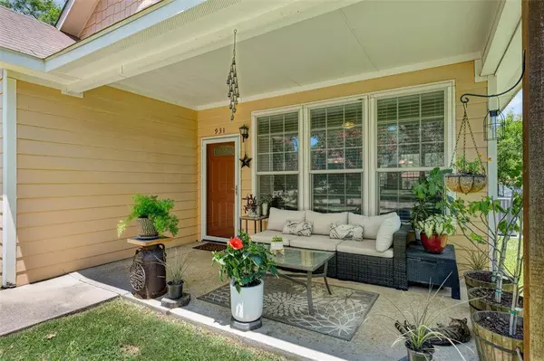 931 W Walker Street, Denison, TX 75020