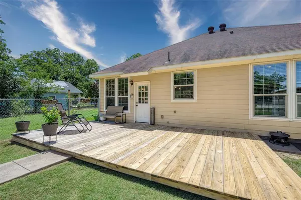 931 W Walker Street, Denison, TX 75020