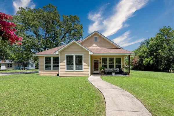 931 W Walker Street, Denison, TX 75020