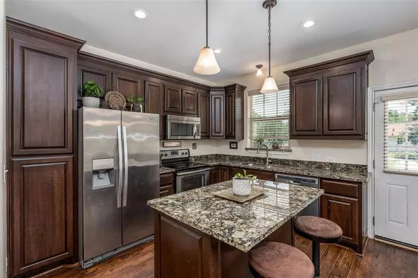 931 W Walker Street, Denison, TX 75020