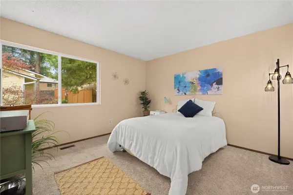 12024 101 AVE NE #E2, Kirkland, WA 98034