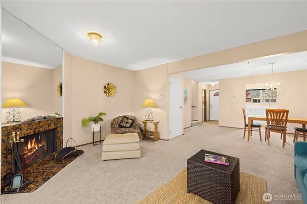 12024 101 AVE NE #E2, Kirkland, WA 98034