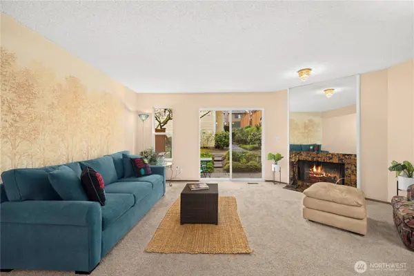 12024 101 AVE NE #E2, Kirkland, WA 98034