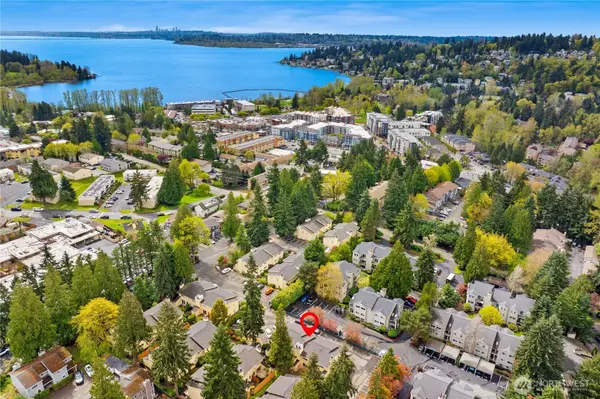 12024 101 AVE NE #E2, Kirkland, WA 98034