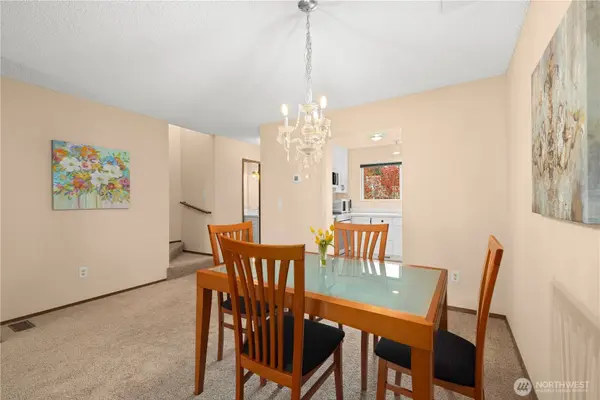 12024 101 AVE NE #E2, Kirkland, WA 98034