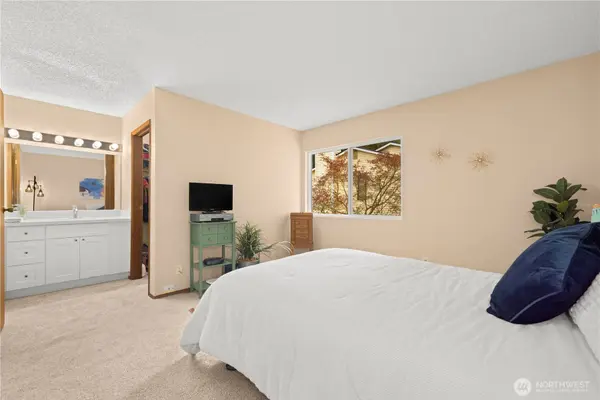 12024 101st AVE NE #E2, Kirkland, WA 98034