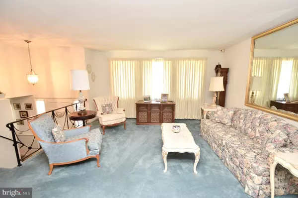 1028 STANDISH DR, Turnersville, NJ 08012