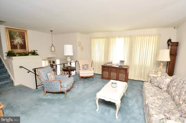 1028 STANDISH DR, Turnersville, NJ 08012