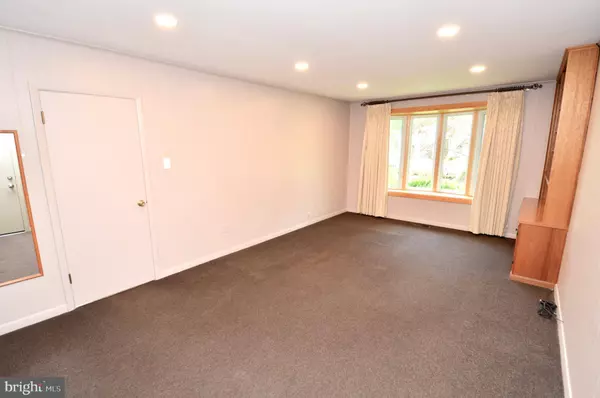 1121 CRANE DR, Cherry Hill, NJ 08003