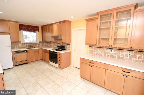 1121 CRANE DR, Cherry Hill, NJ 08003