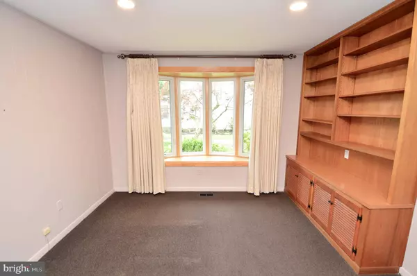 1121 CRANE DR, Cherry Hill, NJ 08003