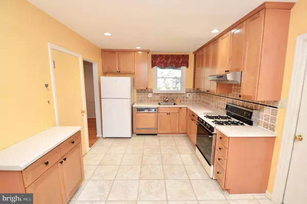 1121 CRANE DR, Cherry Hill, NJ 08003