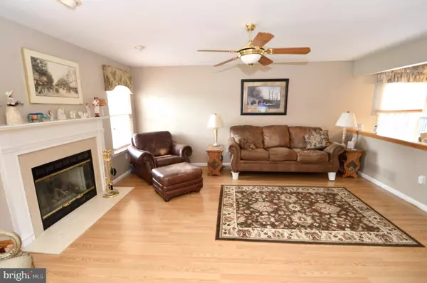 8 TOBY WELLS CT, Delran, NJ 08075