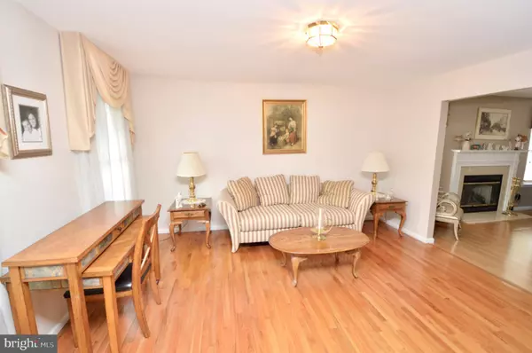 8 TOBY WELLS CT, Delran, NJ 08075