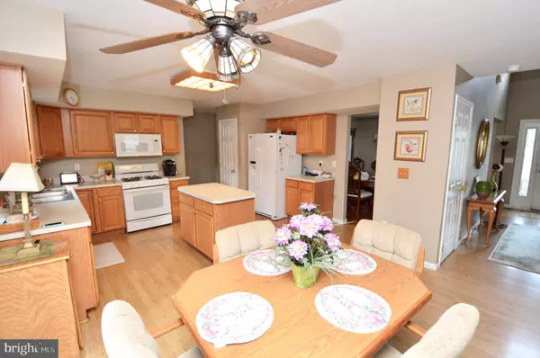 8 TOBY WELLS CT, Delran, NJ 08075