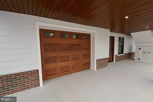 331 W 16TH AVE, Wildwood, NJ 08260