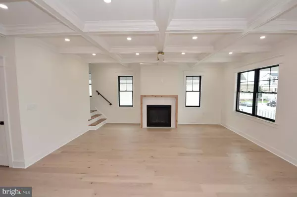 331 W 16TH AVE, Wildwood, NJ 08260