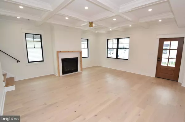 331 W 16TH AVE, Wildwood, NJ 08260