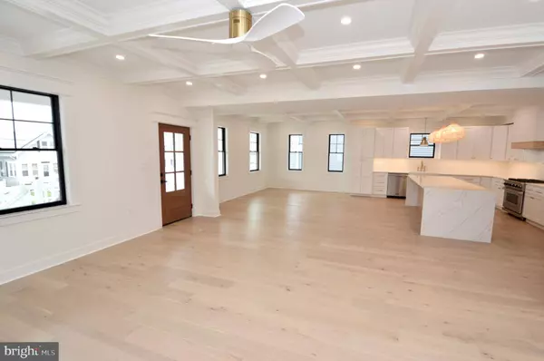 331 W 16TH AVE, Wildwood, NJ 08260