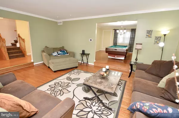 200 CHARLANN CIR, Cherry Hill, NJ 08003