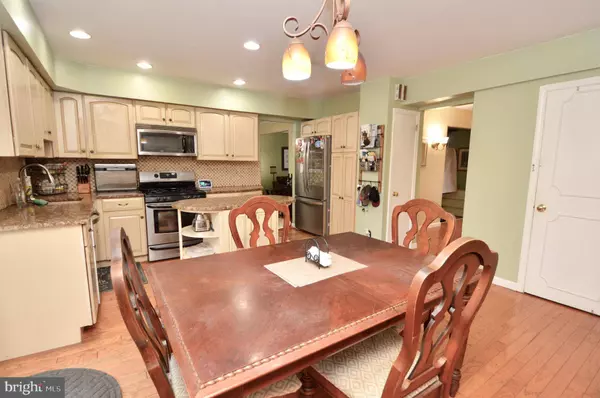 200 CHARLANN CIR, Cherry Hill, NJ 08003