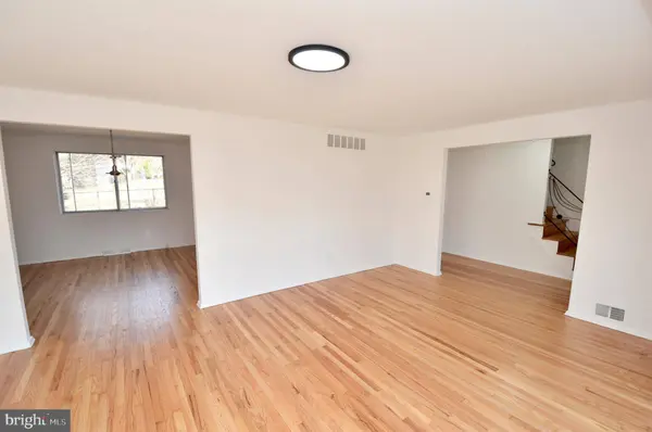 323 BROOKLINE AVE, Cherry Hill, NJ 08002