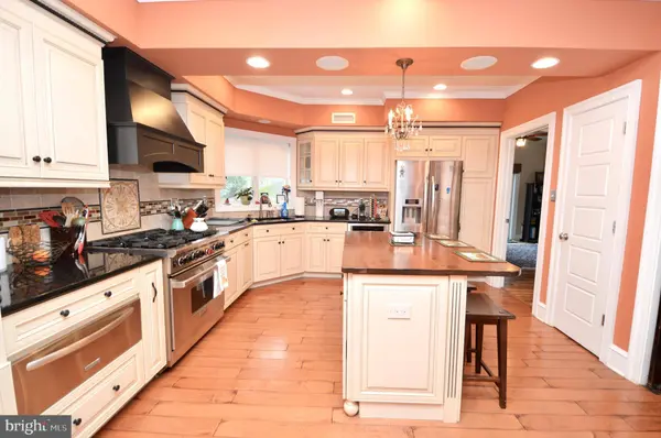 18 10TH AVE, Haddon Heights, NJ 08035