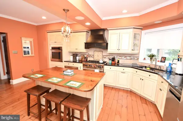 18 10TH AVE, Haddon Heights, NJ 08035