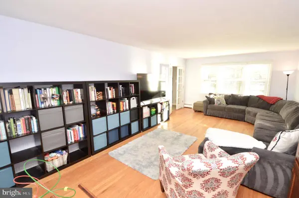 511 VALLEY RUN DR, Cherry Hill, NJ 08002