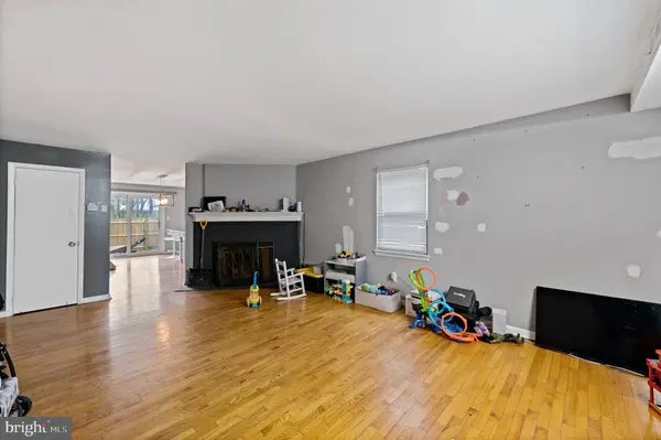 381 WALNUT LN, Allentown, PA 18102