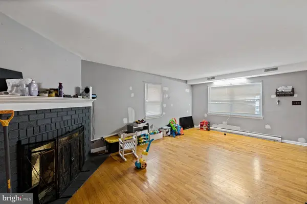 381 WALNUT LN, Allentown, PA 18102