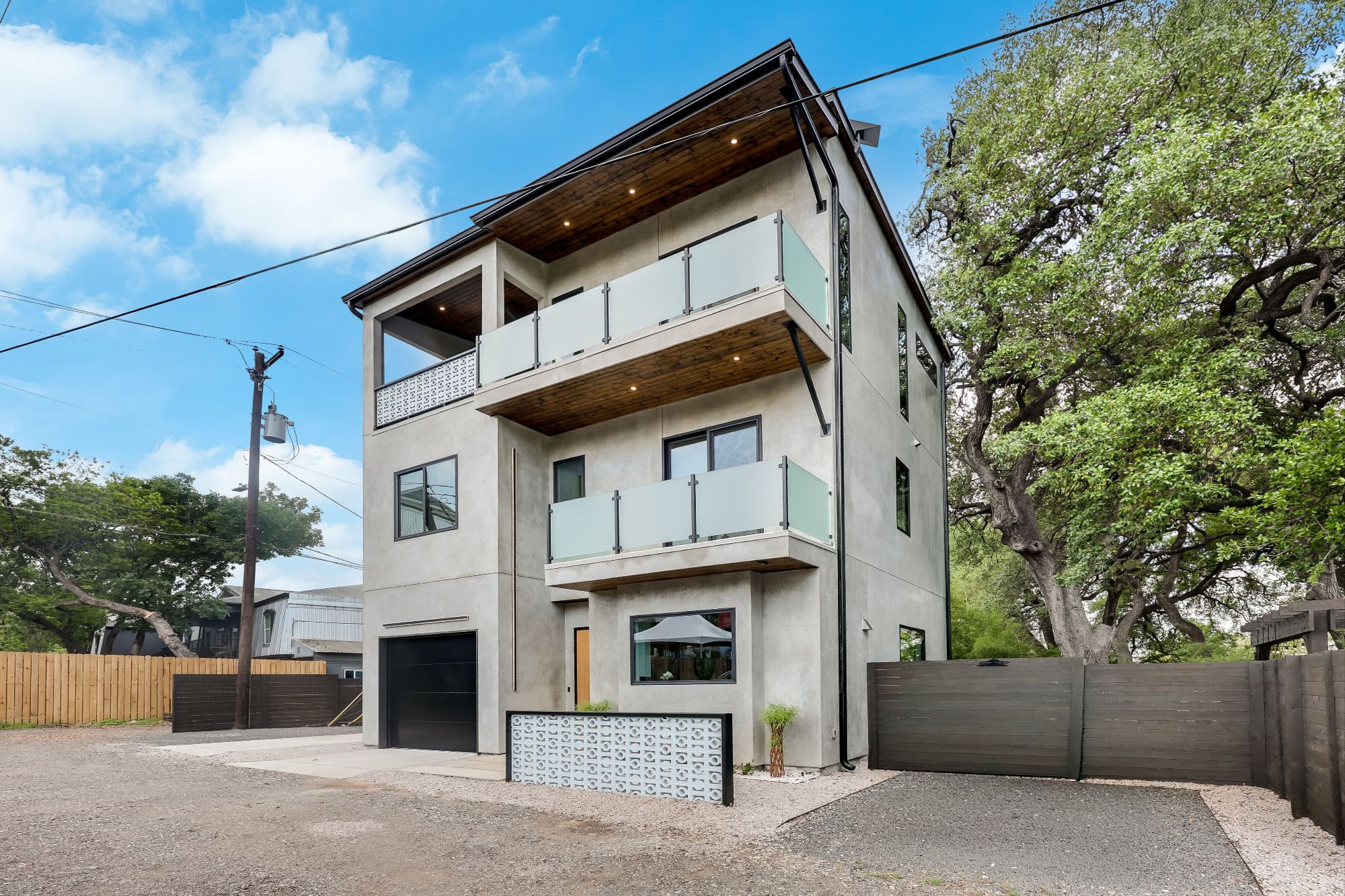 Modern stucco exterior of VINYL at Johanna Collection new construction 78704 Austin TX