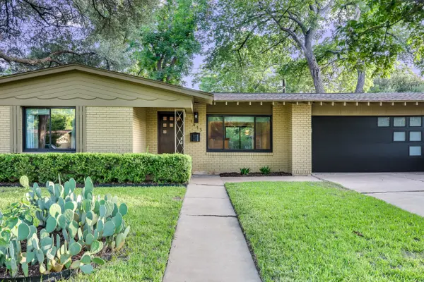 1415 Hillcrest Dr, Austin, TX 78723-1849