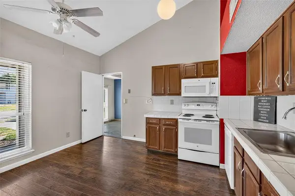 4232 Caldwell Avenue, The Colony, TX 75056