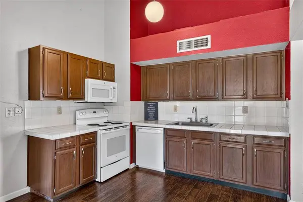 4232 Caldwell Avenue, The Colony, TX 75056
