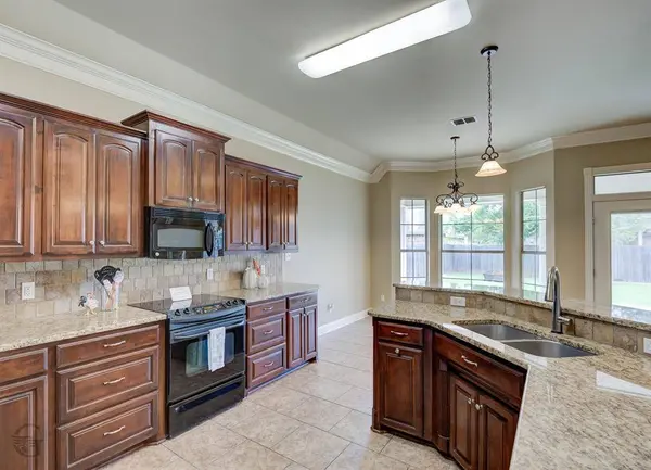 403 Half Moon Lane, Bossier City, LA 71111