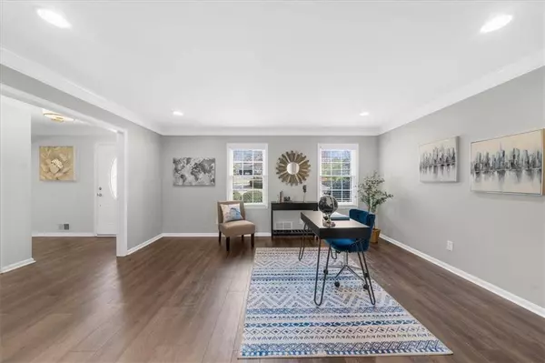 245 Hollyberry CT, Roswell, GA 30076