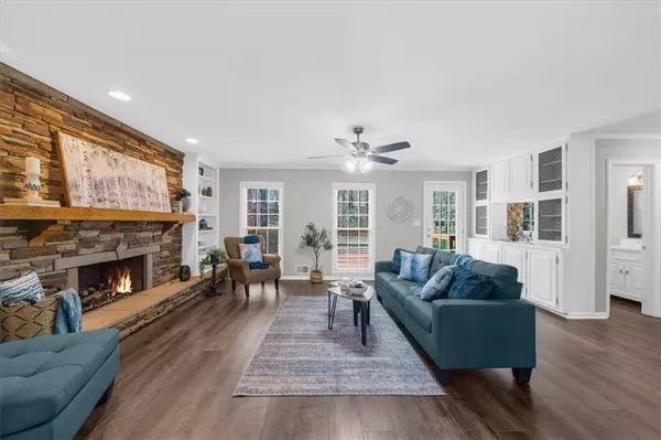 245 Hollyberry CT, Roswell, GA 30076