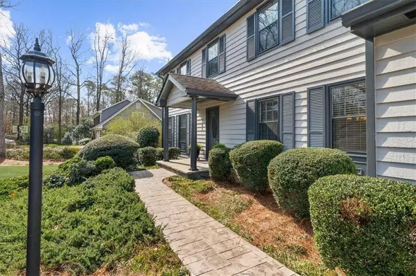 245 Hollyberry CT, Roswell, GA 30076