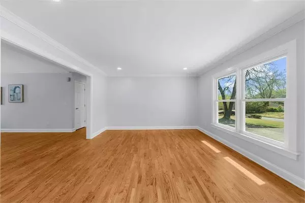 560 Saddle Creek CIR, Roswell, GA 30076