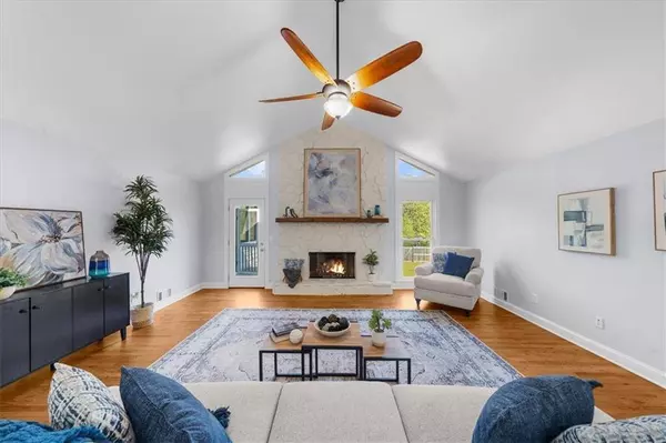 560 Saddle Creek CIR, Roswell, GA 30076