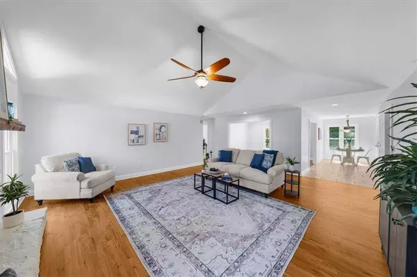 560 Saddle Creek CIR, Roswell, GA 30076