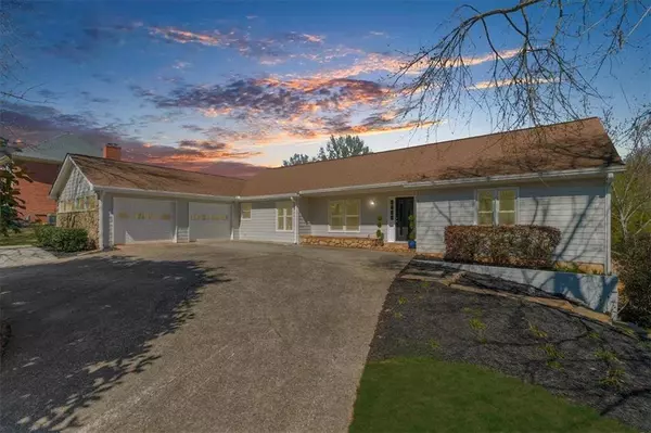 560 Saddle Creek CIR, Roswell, GA 30076