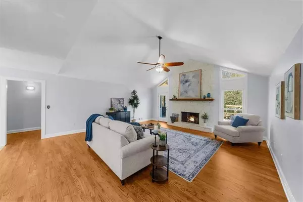 560 Saddle Creek CIR, Roswell, GA 30076