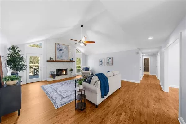 560 Saddle Creek CIR, Roswell, GA 30076