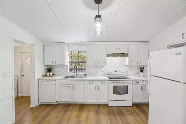 575 Doe LN, Mansfield, GA 30055