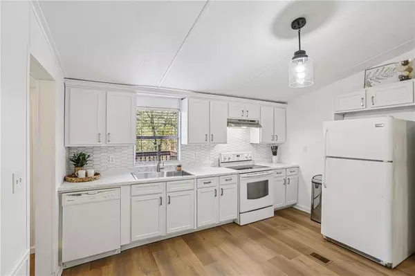 575 Doe LN, Mansfield, GA 30055